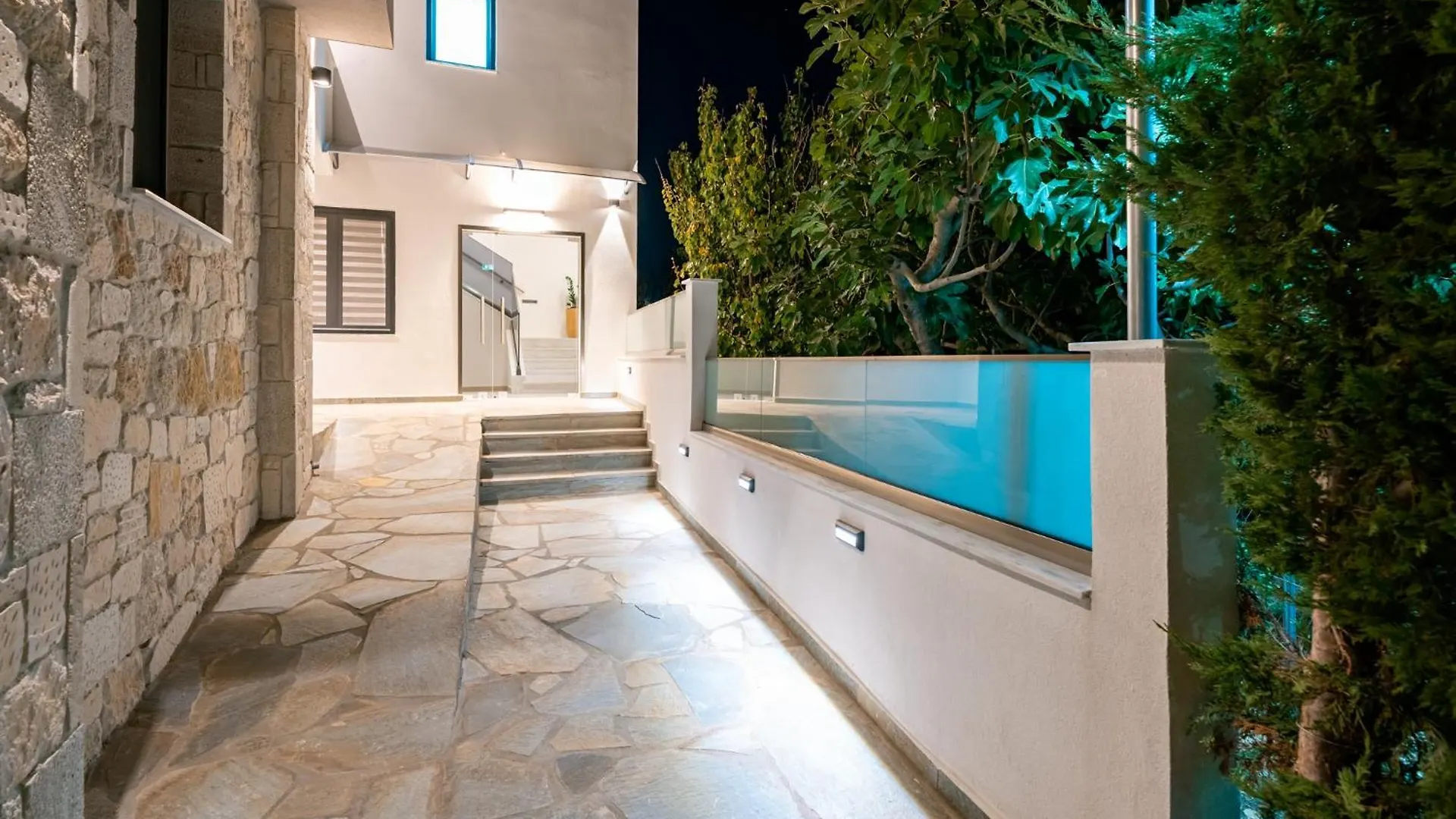 Antony'S Luxury Apartments Nikiti