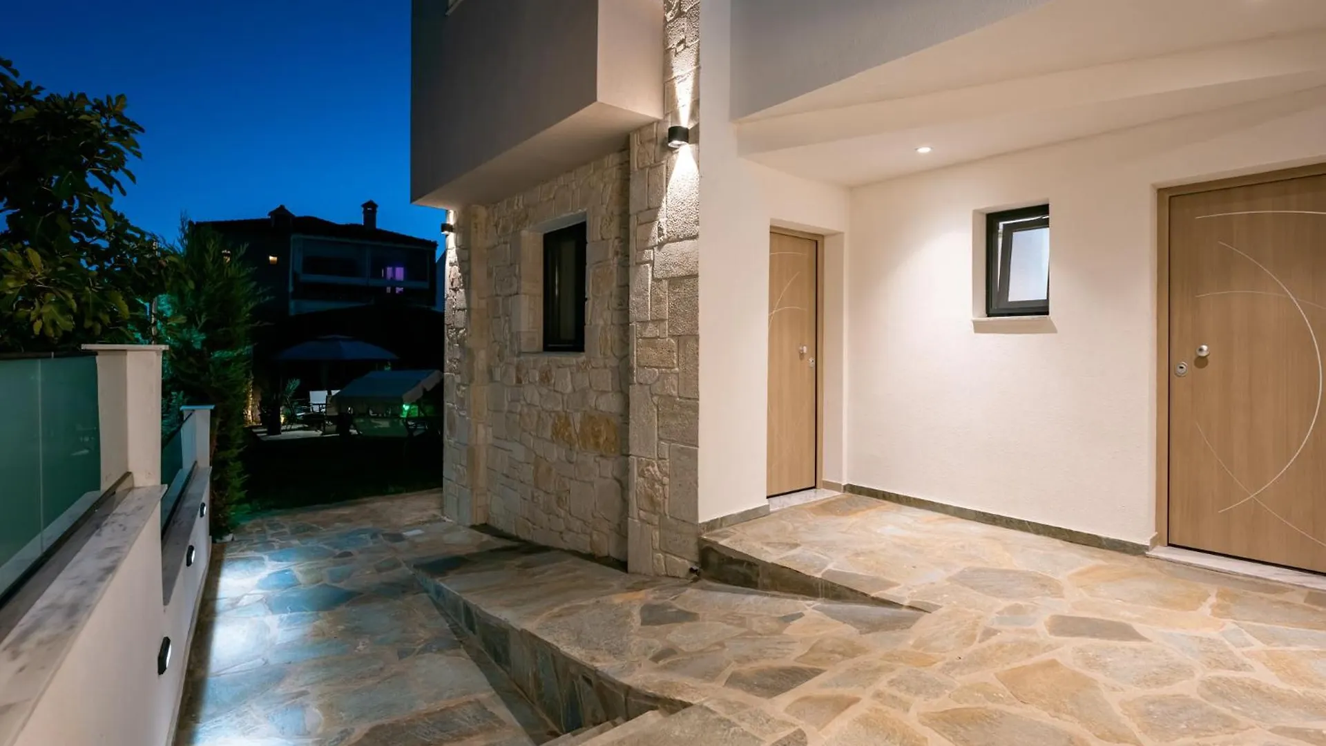 Antony'S Luxury Apartments Nikiti