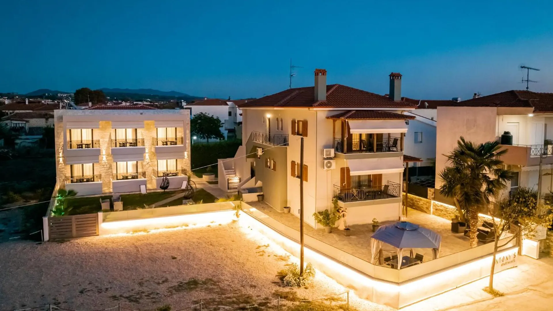 Antony'S Luxury Apartments Nikiti