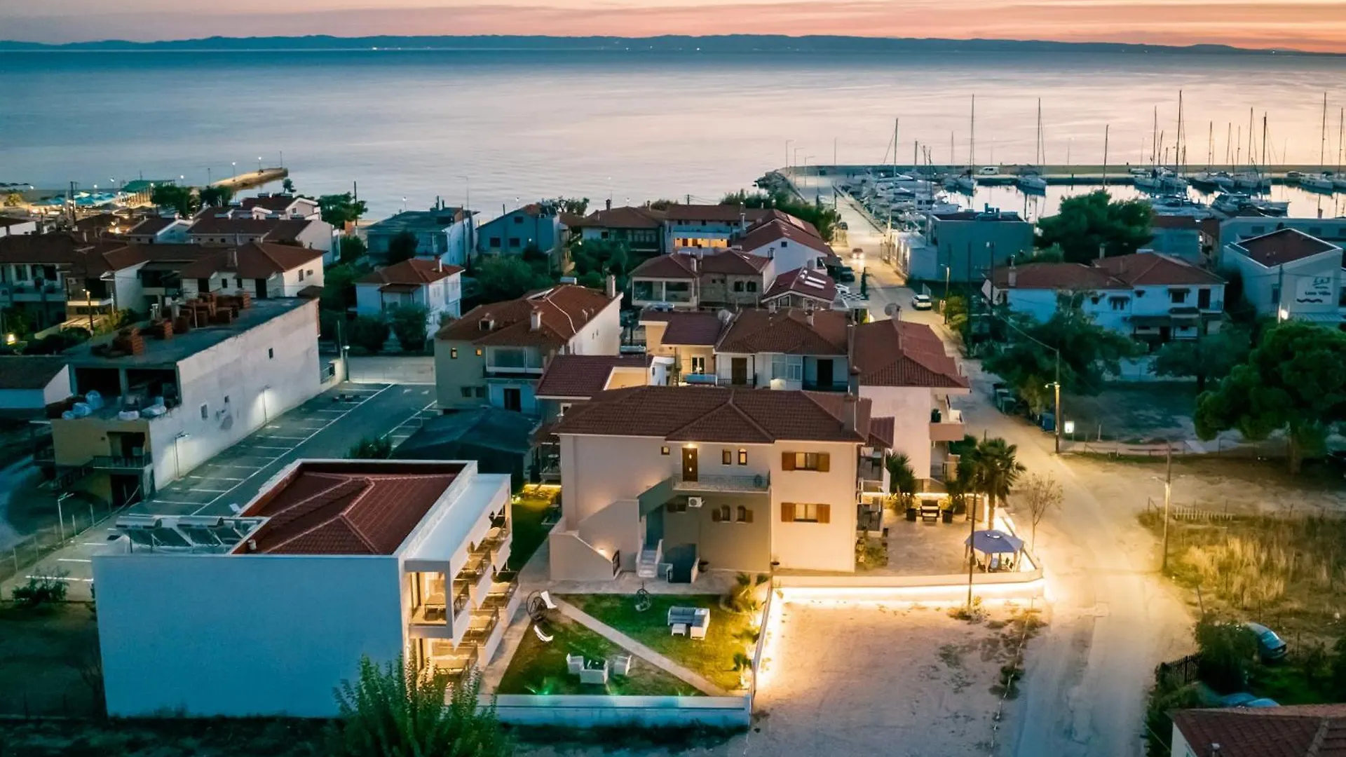 Antony'S Luxury Apartments Nikiti